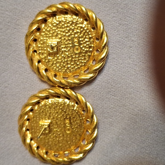 Anne Klein Goldtone nautical coin postback earrings Vintage - Picture 2 of 3